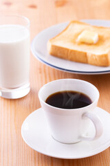 ホットコーヒーとバタートースト