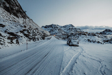 Norwegen Lofoten - Auto im Winter