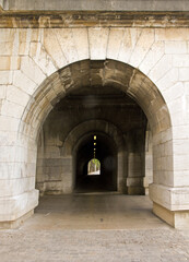 Fototapeta premium Arche du pont du Carrousel (Paris France). Une vue d'un bout à l'autre.