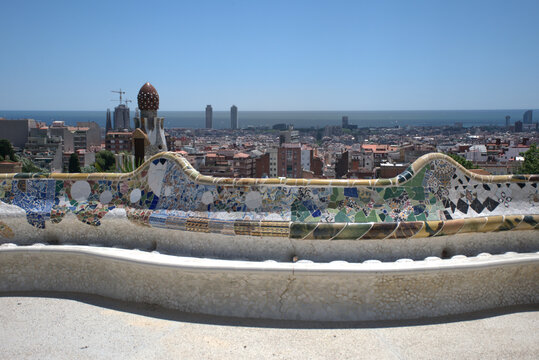 Banco en el Parque Güell de la ciudad de Barcelona diseñados por el arquitecto Antoní Gaudí