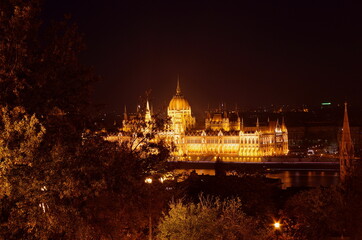 Obraz premium Budapest parliament building at night, long exposure. Hungarian Parliament building and Danube River in the Budapest city at night. Neo-gothic architecture, Budapest's tourist attraction
