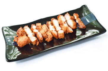 deep fried pork belly slice arranging on plate 