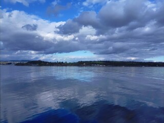 Reflection of the sky in blue water - Lysaker 