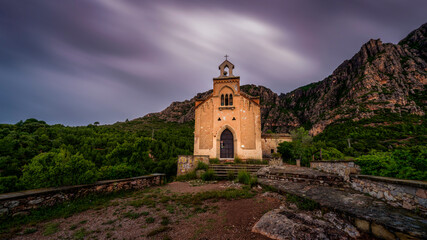 Fototapeta na wymiar church on the Montserrat's mountain