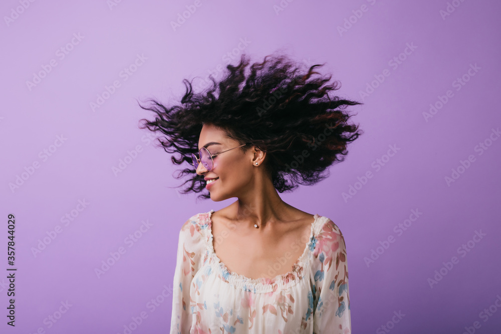 Poster studio photo of inspired african lady dancing with eyes closed. indoor portrait of relaxed black gir