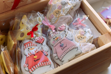Fototapeta na wymiar gingerbread snowmen, mice and cheese sandwiches in a wooden box