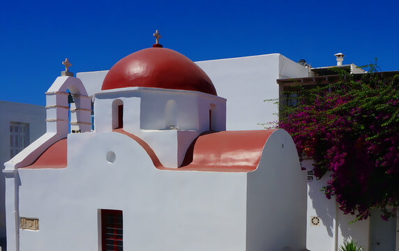 ミコノス島の赤い屋根の教会