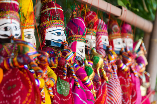 Colourful puppets of kings and queens in traditional dress in Jodhpur, Rajasthan, India.