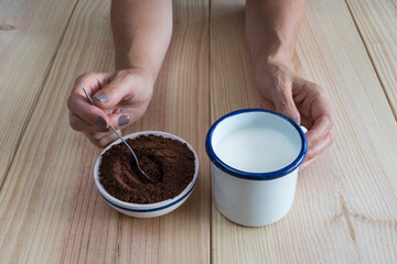 Fototapeta na wymiar Preparation of a hot chocolate with pure cocoa