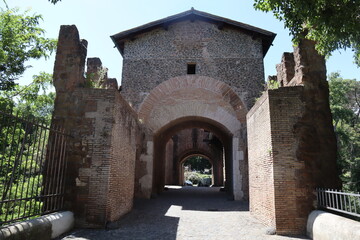 PHOTO OF AN OLD AND HISTORICAL BRIDGE OF ROME ITALY