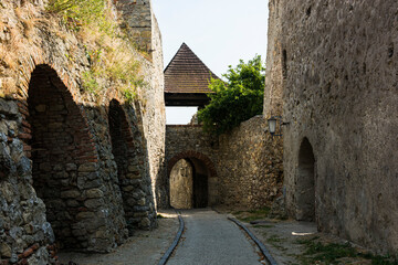 Die Burg wurde im 11. Jahrhundert auf einem steilen Felsen erbaut. Sie war eine königliche Burg,...