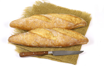 baguette de pain française sur un fond blanc