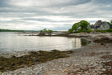 Fototapeta na wymiar view of the rocky coastline on Peaks Island, Maine