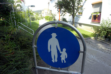 a traffic sign for pedestrians