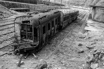 Naklejka na ściany i meble Trem abandonado e enferrujado em trilho de Paranapiacaba, São Paulo.