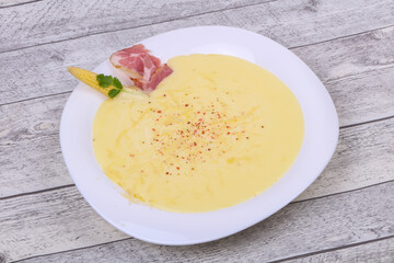 Cheese soup with bacon