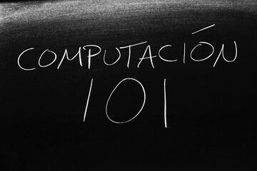 The words Computación 101 on a blackboard in chalk.  Translation: Computing 101