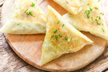 Samoussas de thon & petit pois avec son chutney de piment