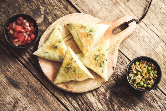 Samoussas de thon & petit pois avec son chutney de piment