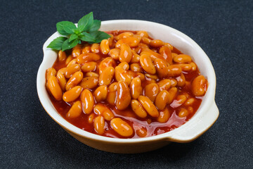 White beans with tomato sauce