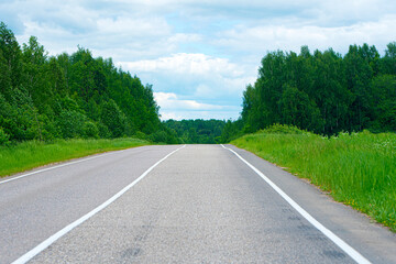 Fototapeta na wymiar Empty asphalt road empty road between green trees in Russia, summer landscape