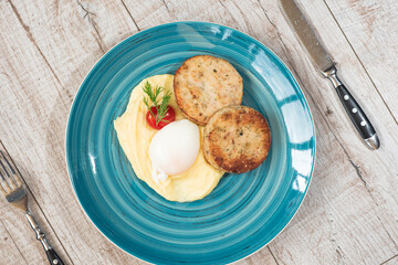 Mashed potatoes, poached egg, tomato, dill, meatballs