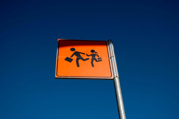 a traffic sign for pedestrians