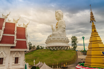 Fototapeta premium White statue of Guanyin at Wat Huay Plakang, Chiang Rai, Thailand.