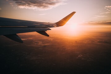Fototapeta premium airplane in the sky at sunset