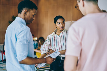 Obraz premium Pleased diverse business partners brainstorming in office