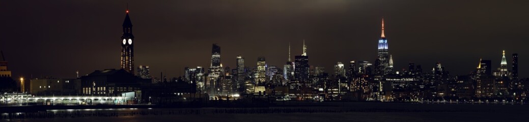 Fototapeta na wymiar Panoramic night view of Manhattan skyline from Jersey City. New York. USA.