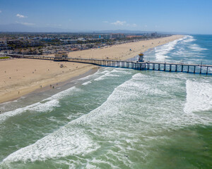 Waves rolling under the Huntington Beach Pier