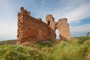 Castillo en ruinas en un dia soleado