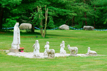 The statues of Virgin Mary and three shepherd children in Our Lady of Fatima Shrine Massachusetts USA - obrazy, fototapety, plakaty