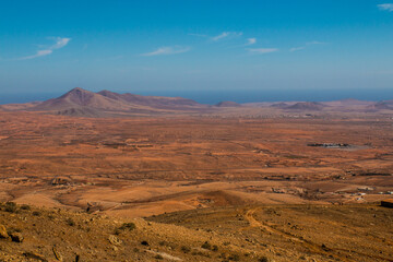 Fototapeta na wymiar Landscape of Panoramic vulcanic mountains and Atlantic Ocean , dunes of coralejo and Gran Tarajal Port in Fuerteventura, Lanzarote 