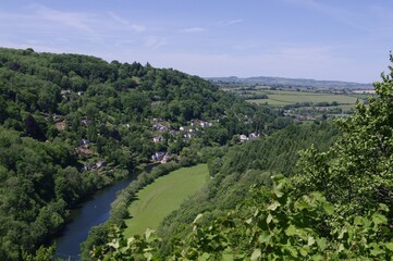 River Wye and a green valley area of Outstanding Natural Beauty in Symonds, UK - obrazy, fototapety, plakaty
