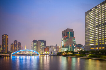 Fototapeta na wymiar City scape of Tokyo city view and sumida river at night