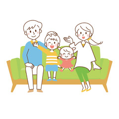 ソファに座る家族