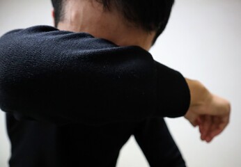 後悔して泣く男性のクローズアップ Wall Mural Wallpaper Murals Masamasa3