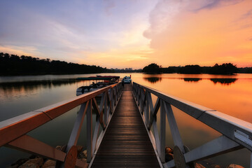 Obraz premium Sunset in Putrajaya wetland park, malaysia