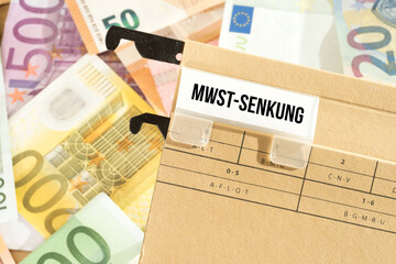 Euro Geldscheine und Senkung Mehrwertsteuer