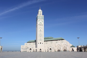 Fototapeta premium The architecture is old and beautiful, with a tall dome close to the sky.