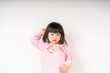 ポーズを決める女の子