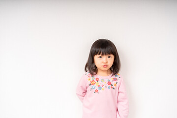 とんがり口な女の子