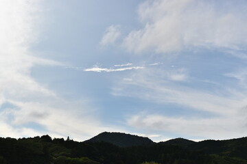 Obraz premium 山並みのある空の風景