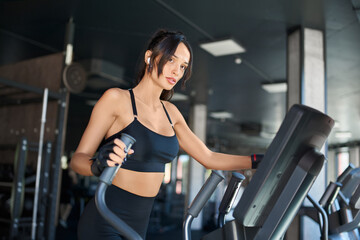 Fototapeta na wymiar Fitness woman doing cardio in gym.