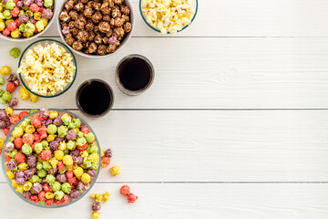 Obraz na płótnie Canvas Popcorn and soda - cinema snacks - on white desk from above copy space