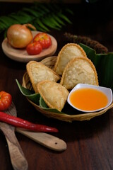 Jalangkote. Traditional fried puff pastry pouch from Makassar (Ujung Pandang), Jalangkote is a fried pastry filled with vegetables, minced beef and slices of boiled egg. Eat with watery chili sauce. 