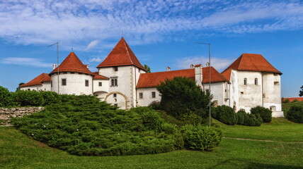 Fototapeta na wymiar Old castle and city park in Varazdin by day, Croatia