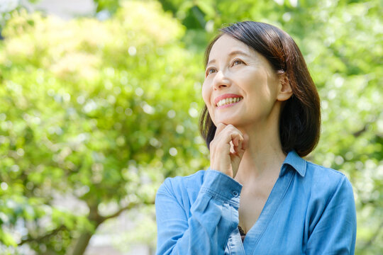 350 308 件の最適な 中年女性 画像 ストック写真 ベクター Adobe Stock